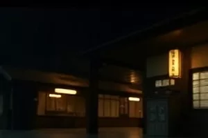 《春潮慢递》封面，解冻河面与停泊的小船